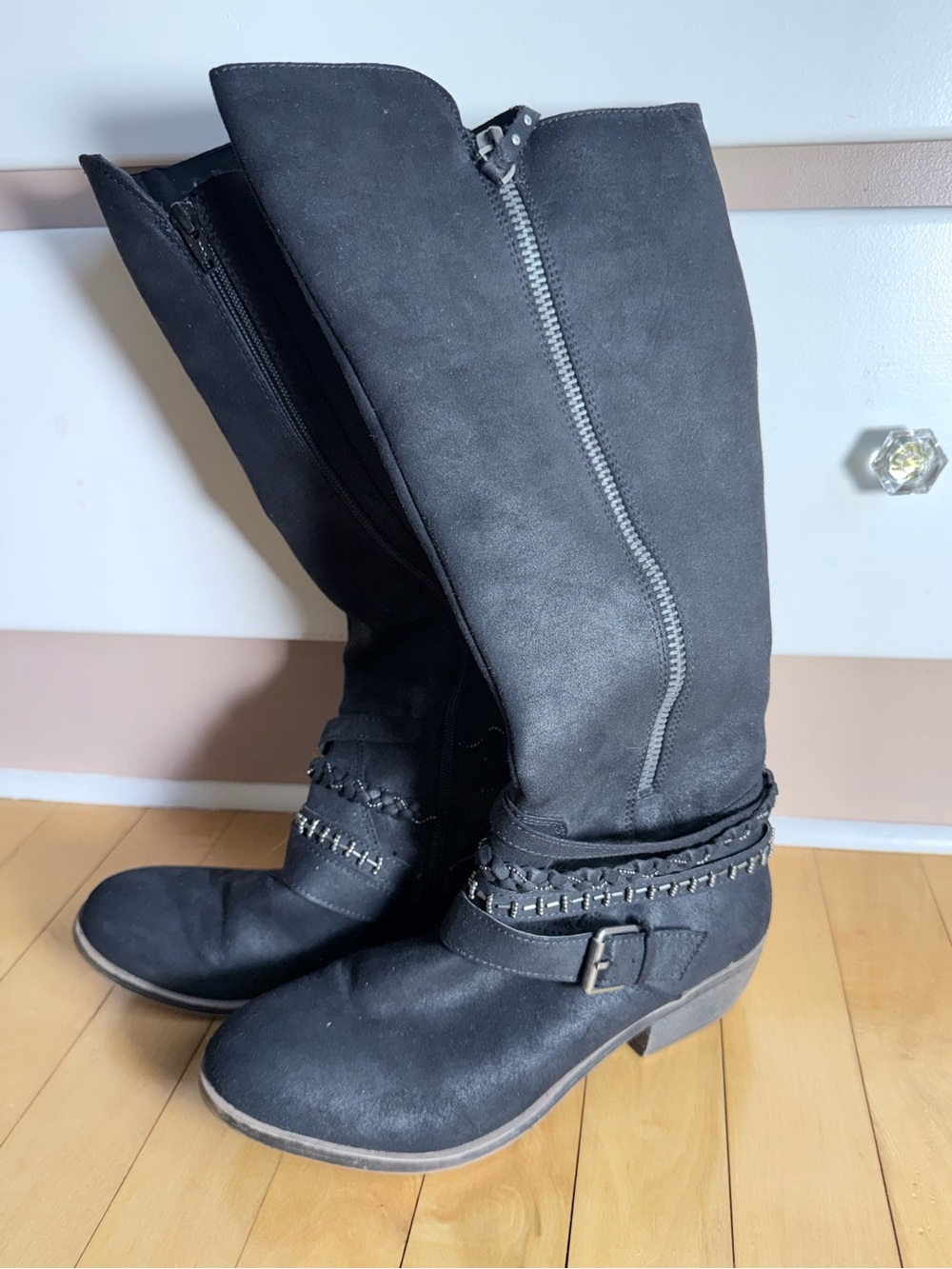 SO zippered boots